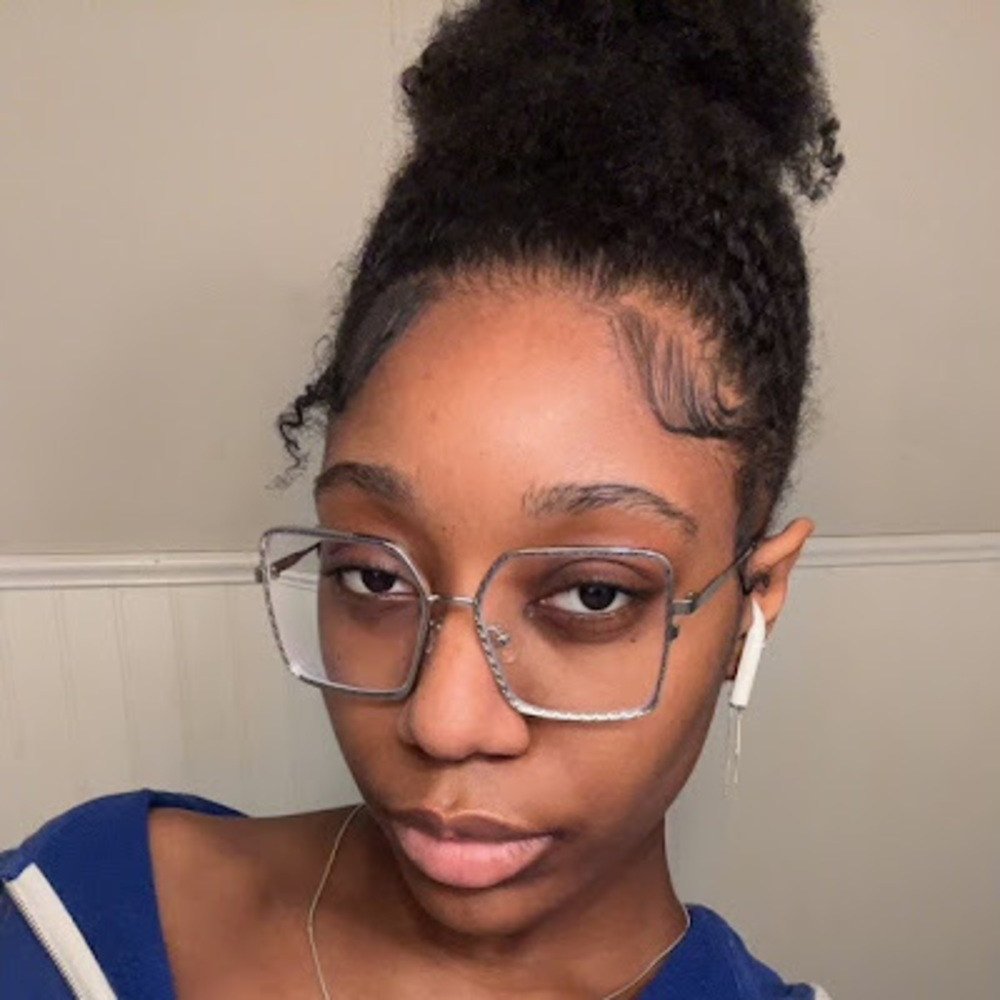 Meet your Posher, Alexus